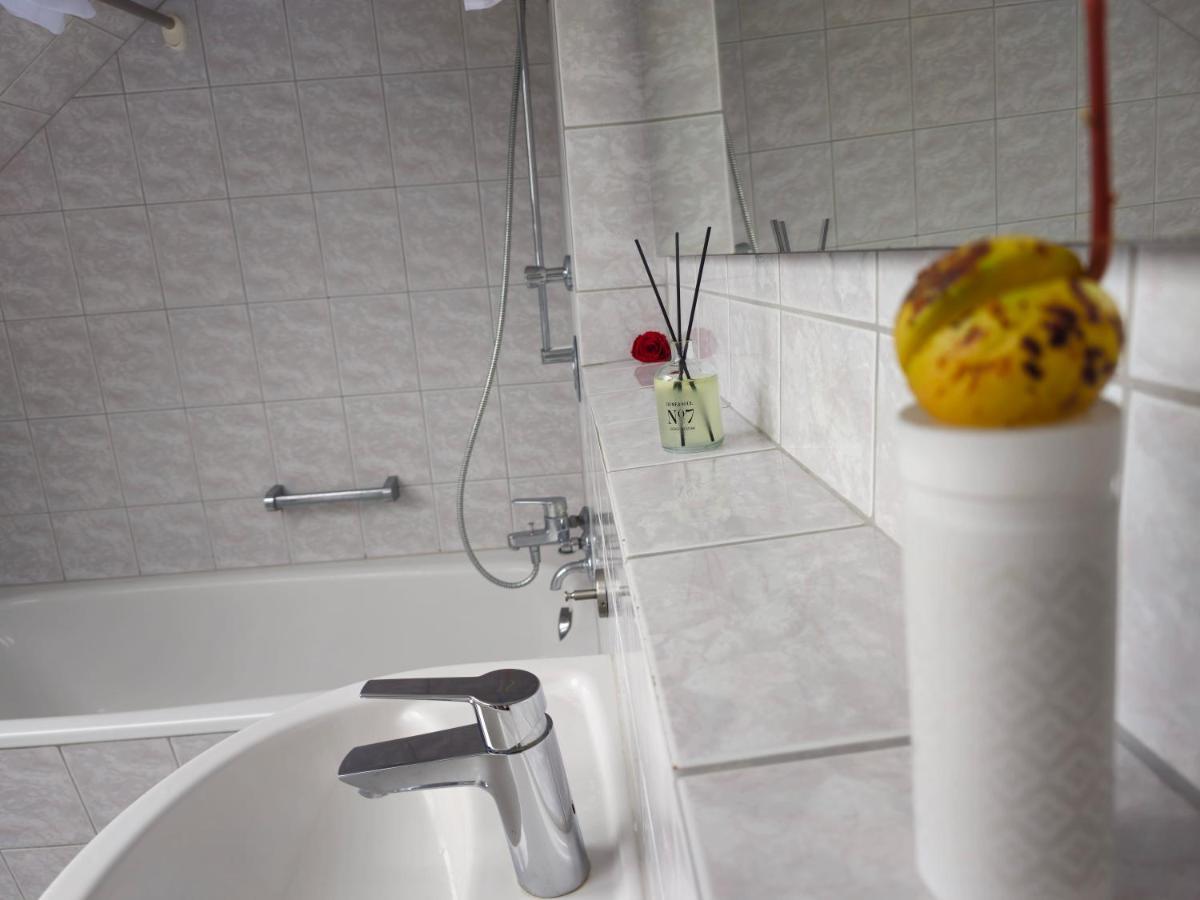 Sauna - Massage -Bodensee-Cinema Feeling- Home Sharing - Parking - Kueche Radolfzell am Bodensee Exteriör bild